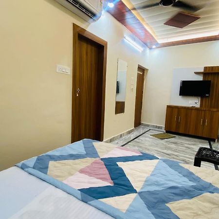 The Raman Palace- A Budget Hotel Mathura Εξωτερικό φωτογραφία