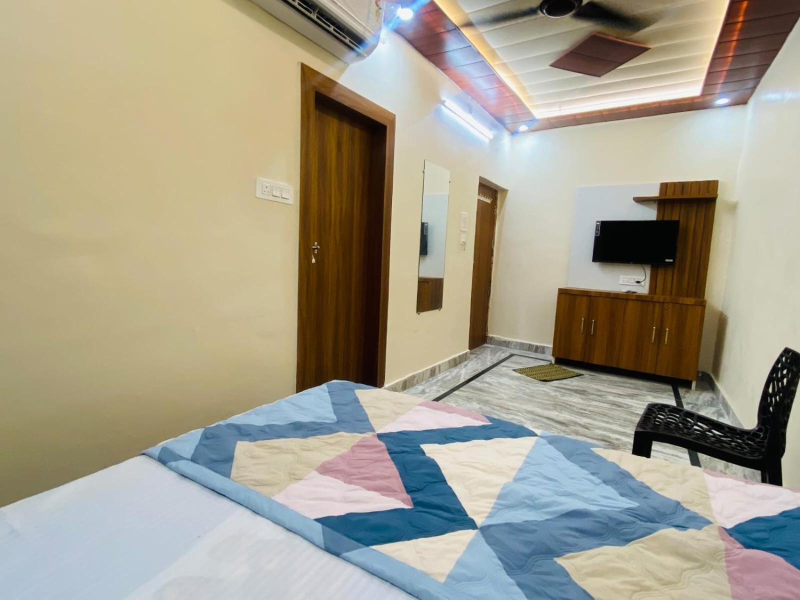 The Raman Palace- A Budget Hotel Mathura Εξωτερικό φωτογραφία