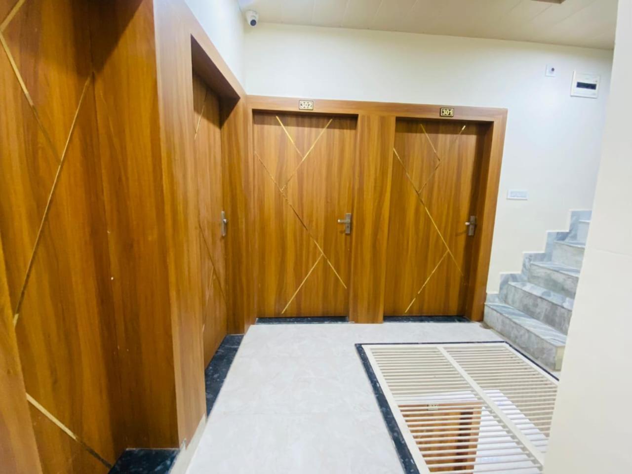 The Raman Palace- A Budget Hotel Mathura Εξωτερικό φωτογραφία