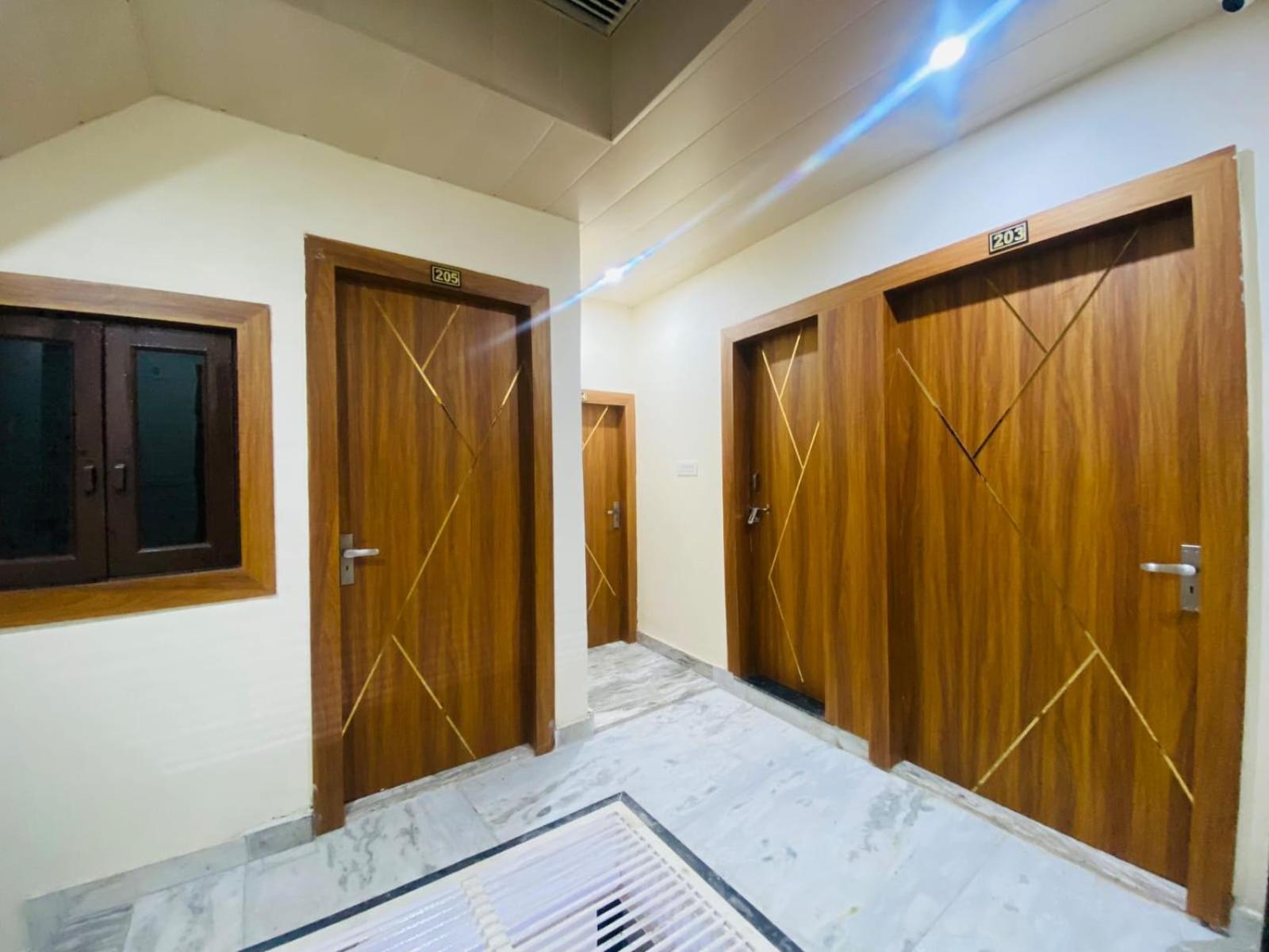 The Raman Palace- A Budget Hotel Mathura Εξωτερικό φωτογραφία