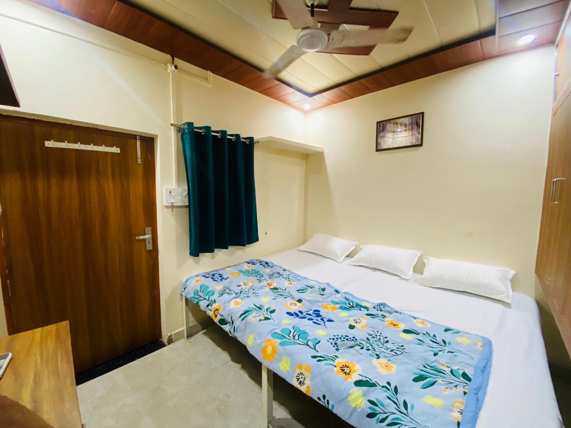 The Raman Palace- A Budget Hotel Mathura Εξωτερικό φωτογραφία